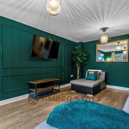 Spacious 5 Bed House In Reading By Amber Stays, Perfect For Business & Contractors, Sleeps 12! Екстер'єр фото