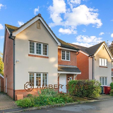 Spacious 5 Bed House In Reading By Amber Stays, Perfect For Business & Contractors, Sleeps 12! Екстер'єр фото