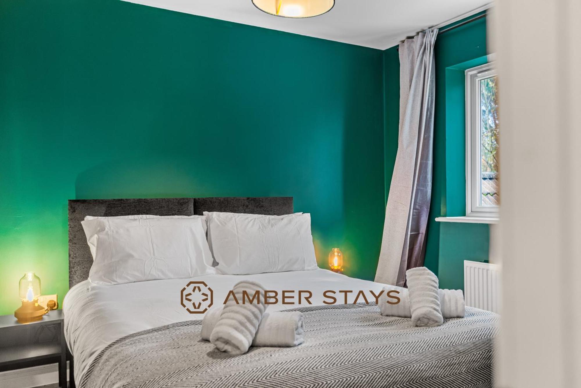 Spacious 5 Bed House In Reading By Amber Stays, Perfect For Business & Contractors, Sleeps 12! Екстер'єр фото