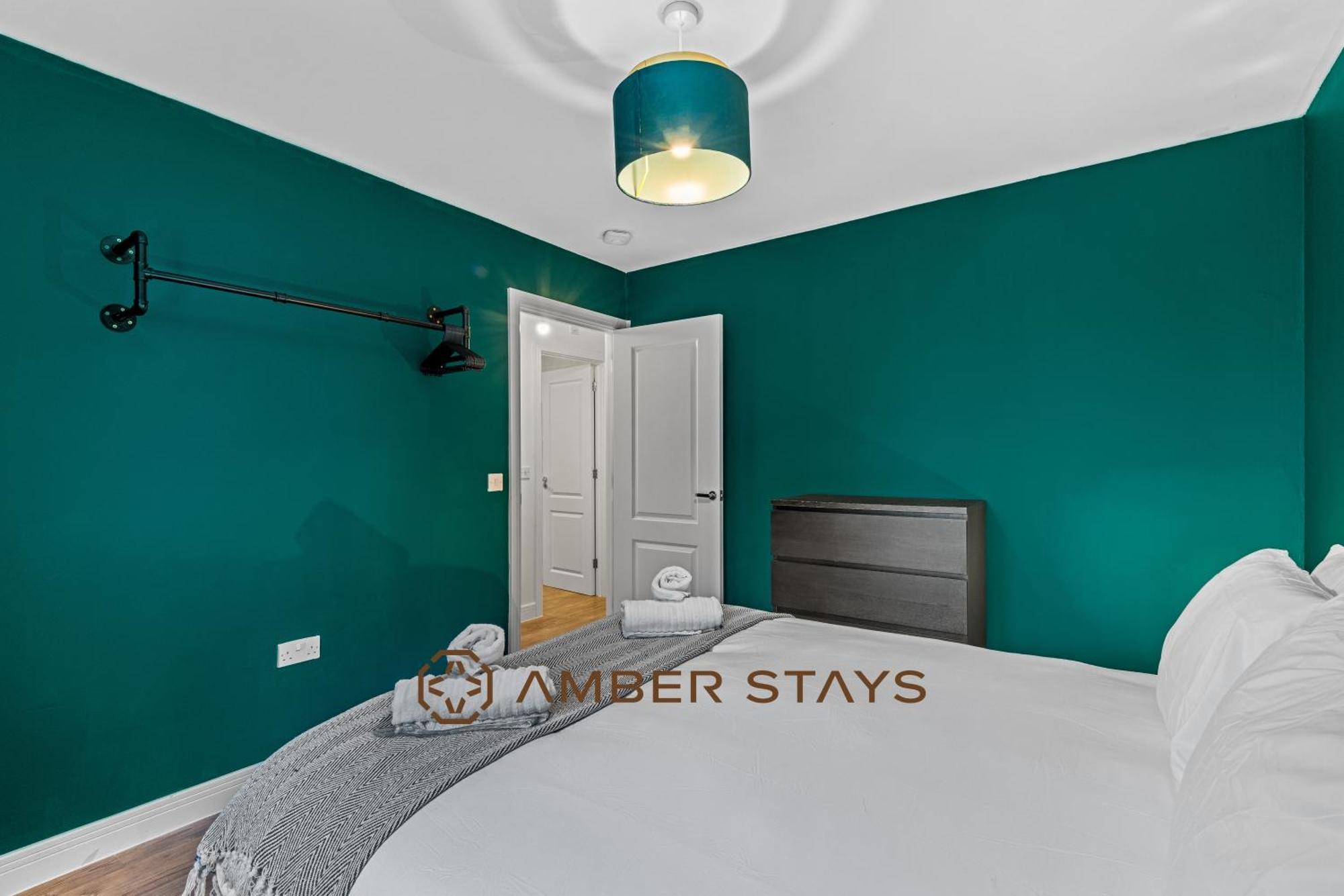 Spacious 5 Bed House In Reading By Amber Stays, Perfect For Business & Contractors, Sleeps 12! Екстер'єр фото