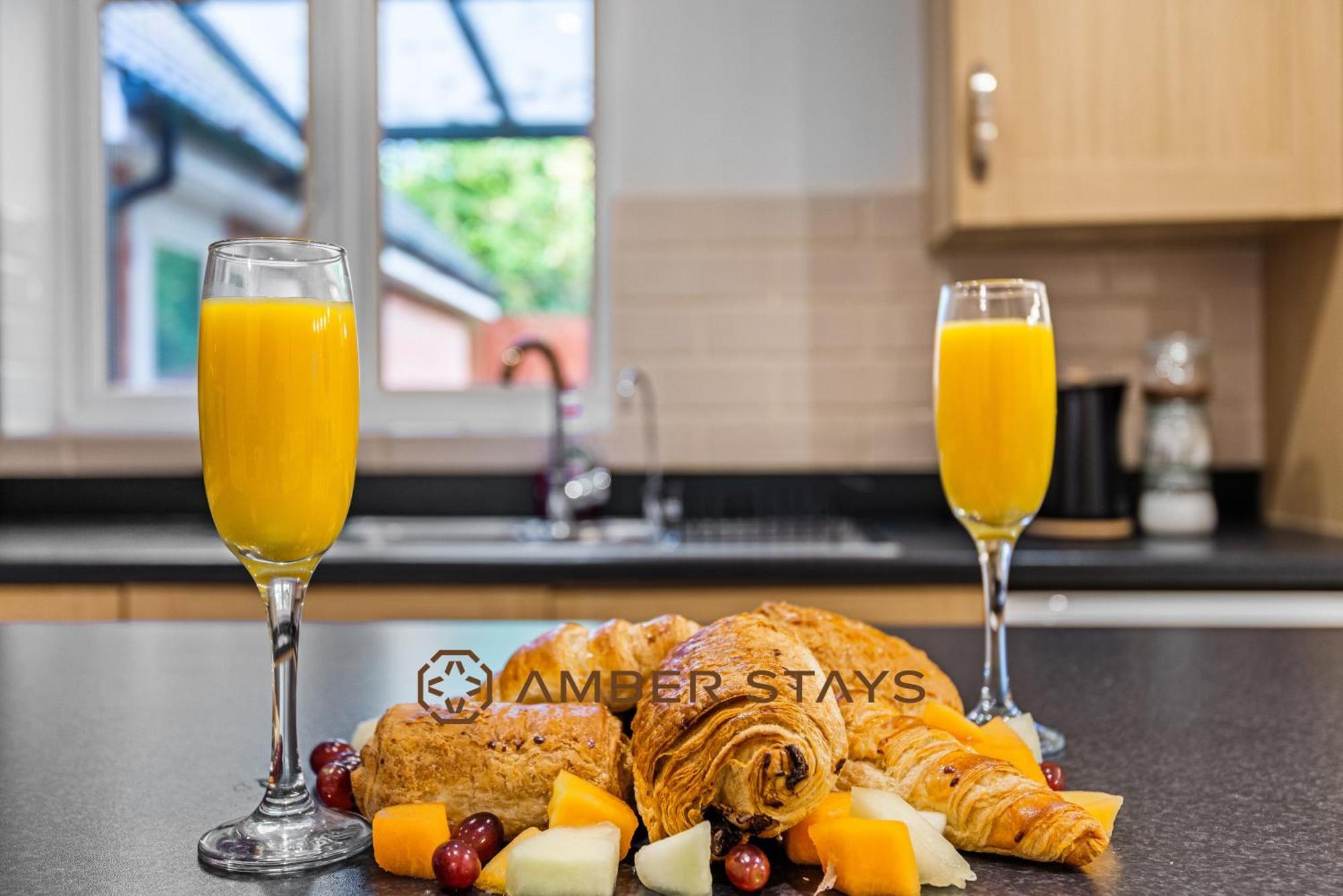 Spacious 5 Bed House In Reading By Amber Stays, Perfect For Business & Contractors, Sleeps 12! Екстер'єр фото