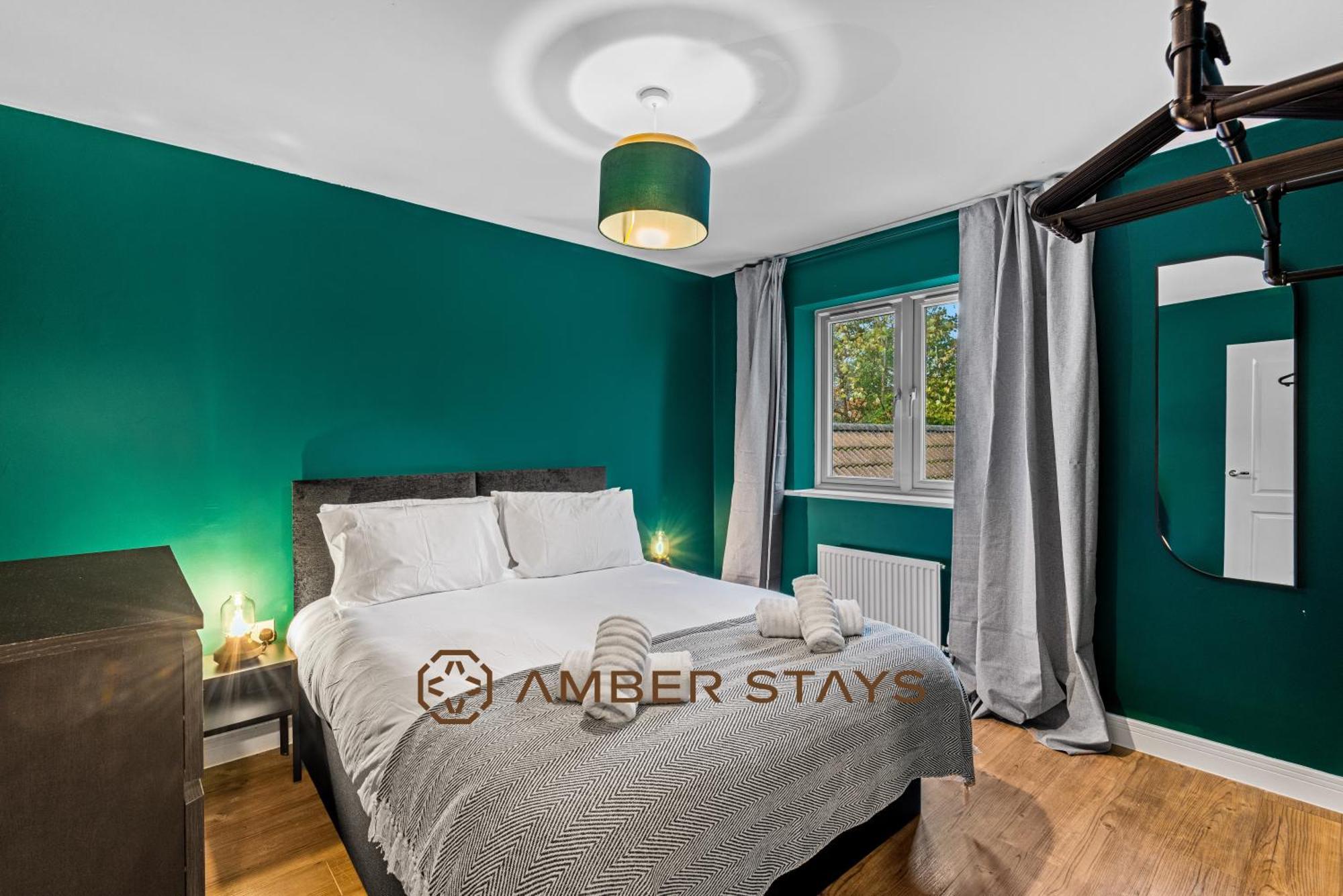 Spacious 5 Bed House In Reading By Amber Stays, Perfect For Business & Contractors, Sleeps 12! Екстер'єр фото