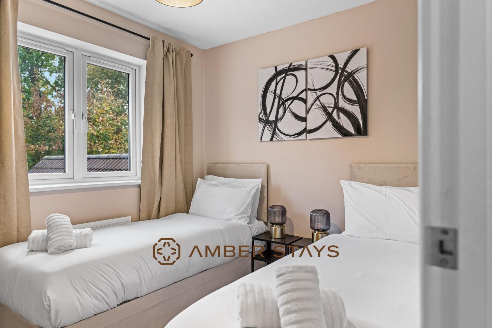 Spacious 5 Bed House In Reading By Amber Stays, Perfect For Business & Contractors, Sleeps 12! Екстер'єр фото