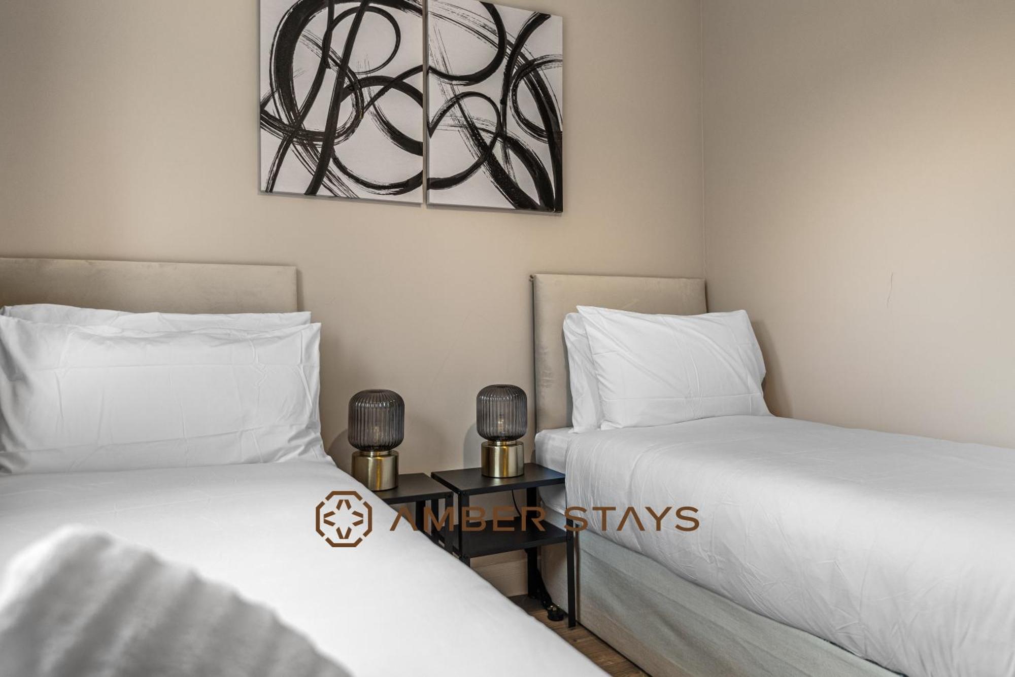 Spacious 5 Bed House In Reading By Amber Stays, Perfect For Business & Contractors, Sleeps 12! Екстер'єр фото
