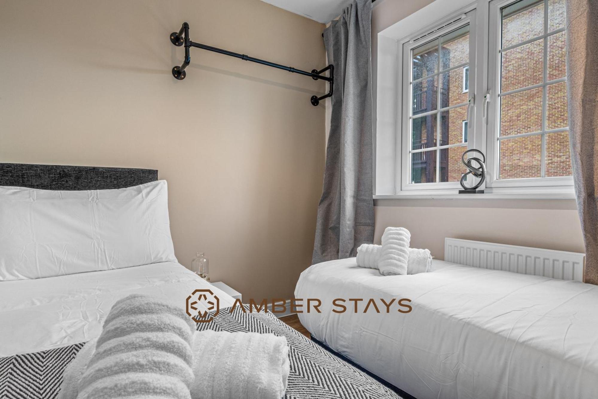 Spacious 5 Bed House In Reading By Amber Stays, Perfect For Business & Contractors, Sleeps 12! Екстер'єр фото