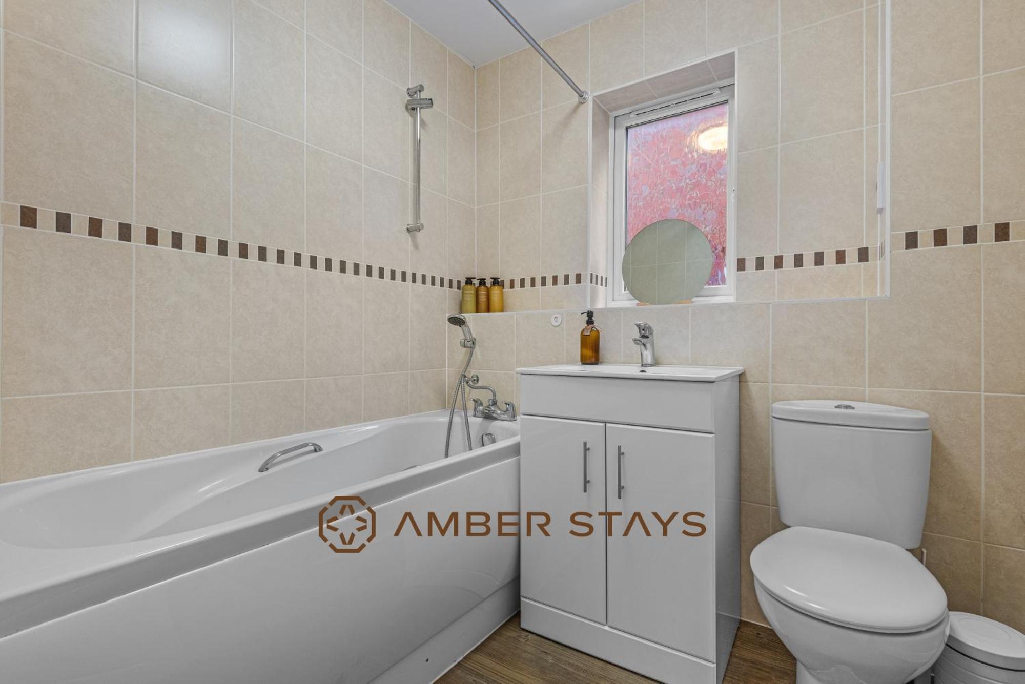 Spacious 5 Bed House In Reading By Amber Stays, Perfect For Business & Contractors, Sleeps 12! Екстер'єр фото