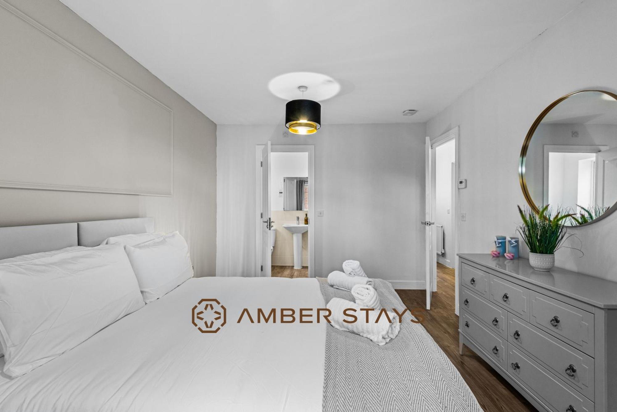 Spacious 5 Bed House In Reading By Amber Stays, Perfect For Business & Contractors, Sleeps 12! Екстер'єр фото