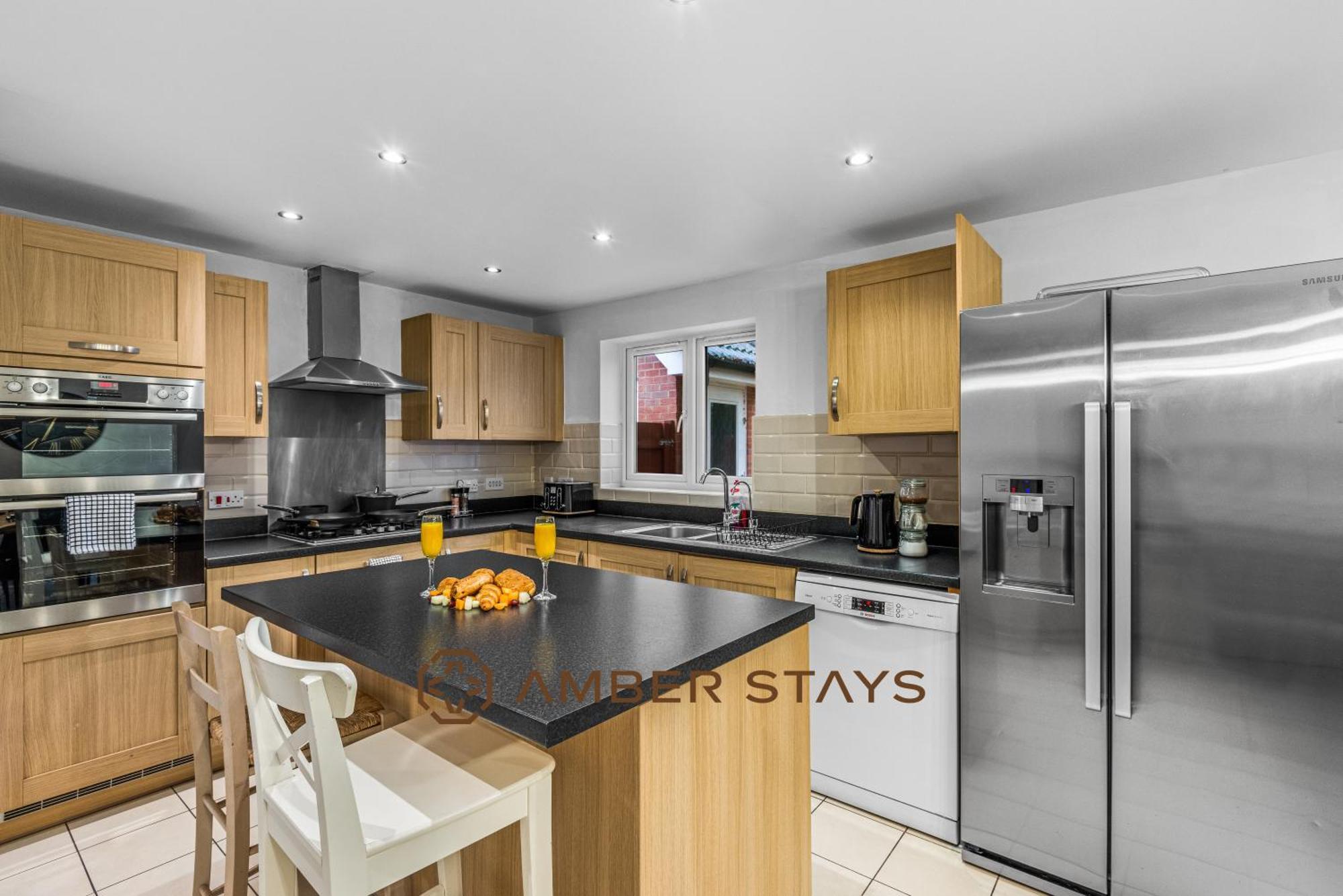 Spacious 5 Bed House In Reading By Amber Stays, Perfect For Business & Contractors, Sleeps 12! Екстер'єр фото