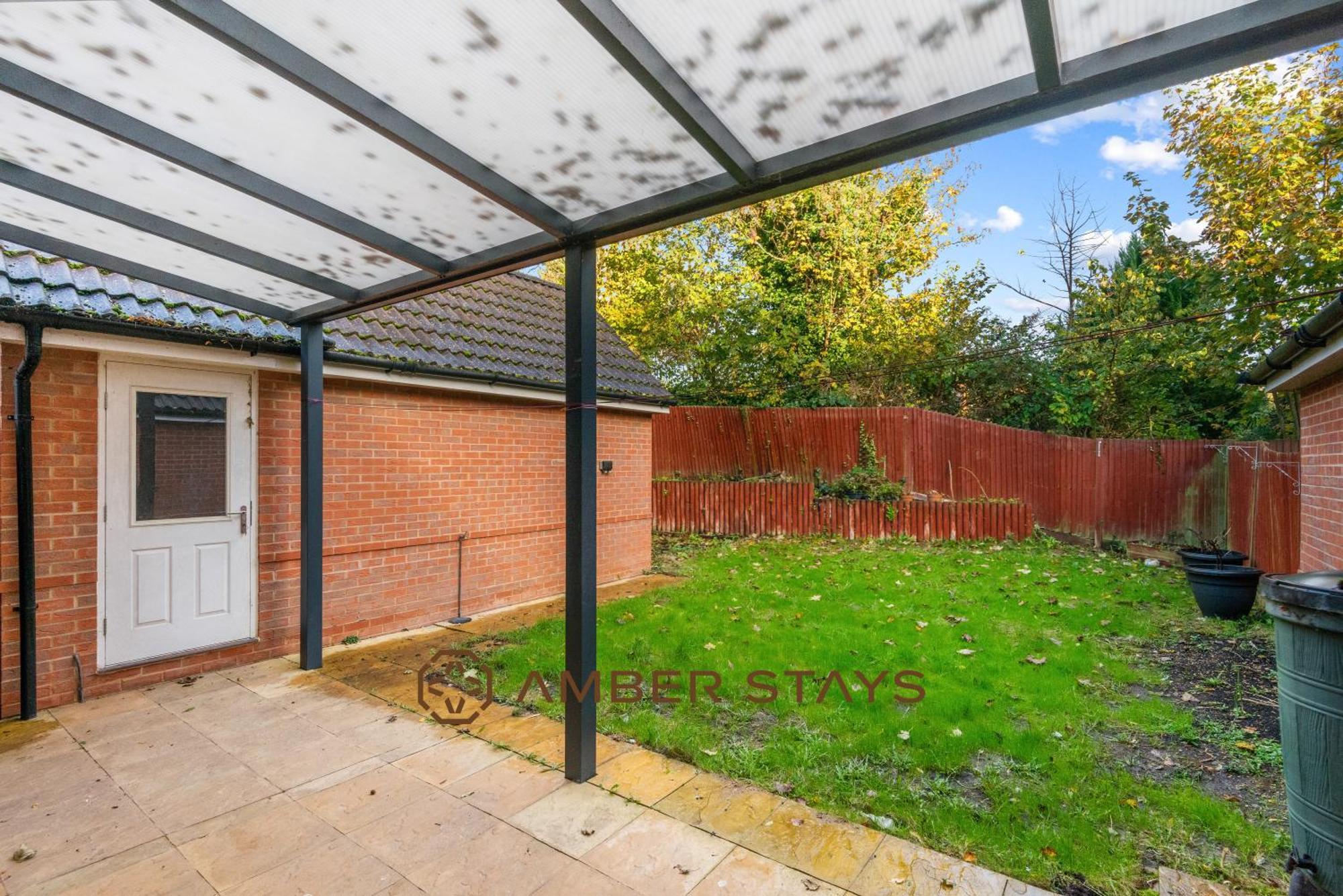 Spacious 5 Bed House In Reading By Amber Stays, Perfect For Business & Contractors, Sleeps 12! Екстер'єр фото