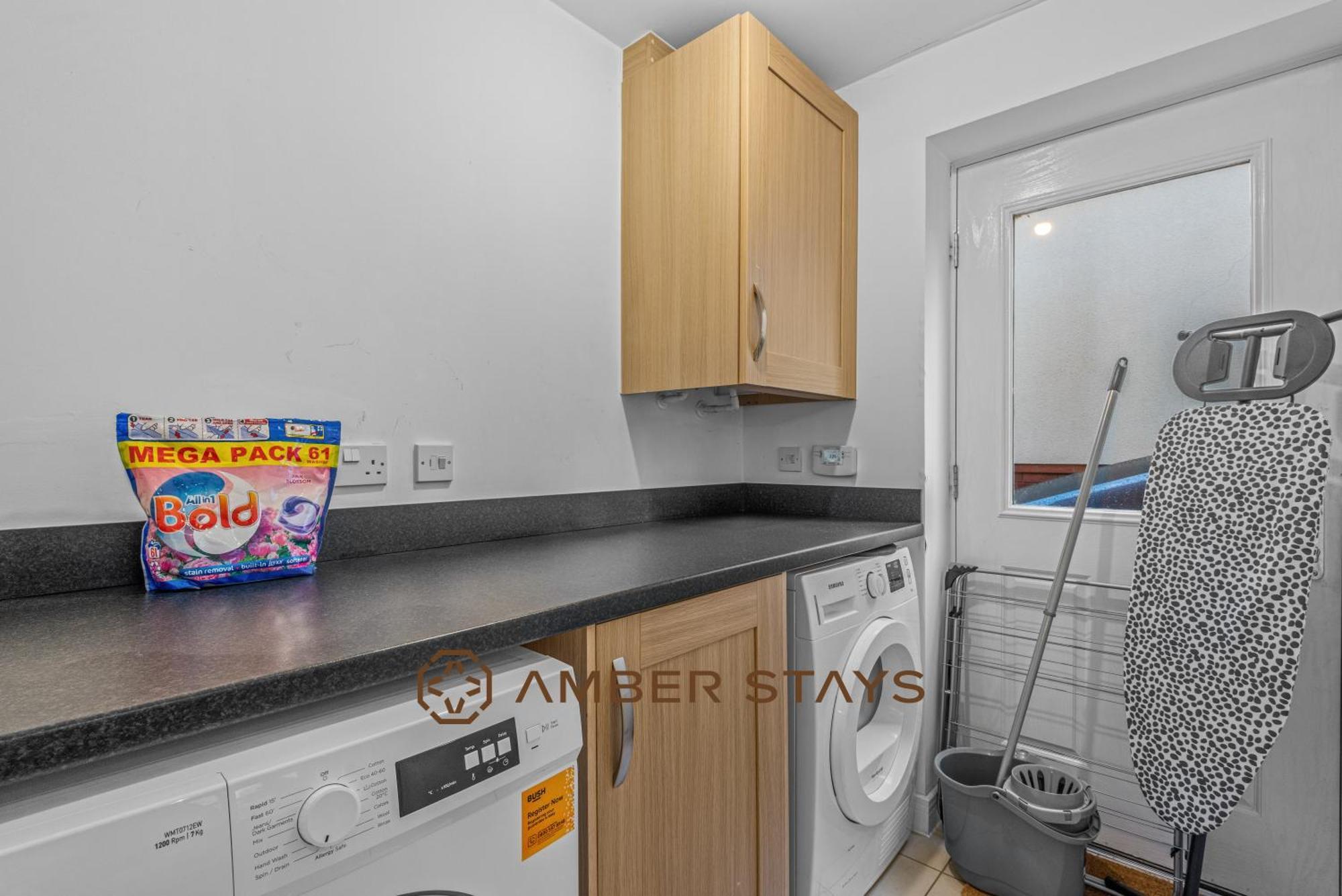 Spacious 5 Bed House In Reading By Amber Stays, Perfect For Business & Contractors, Sleeps 12! Екстер'єр фото