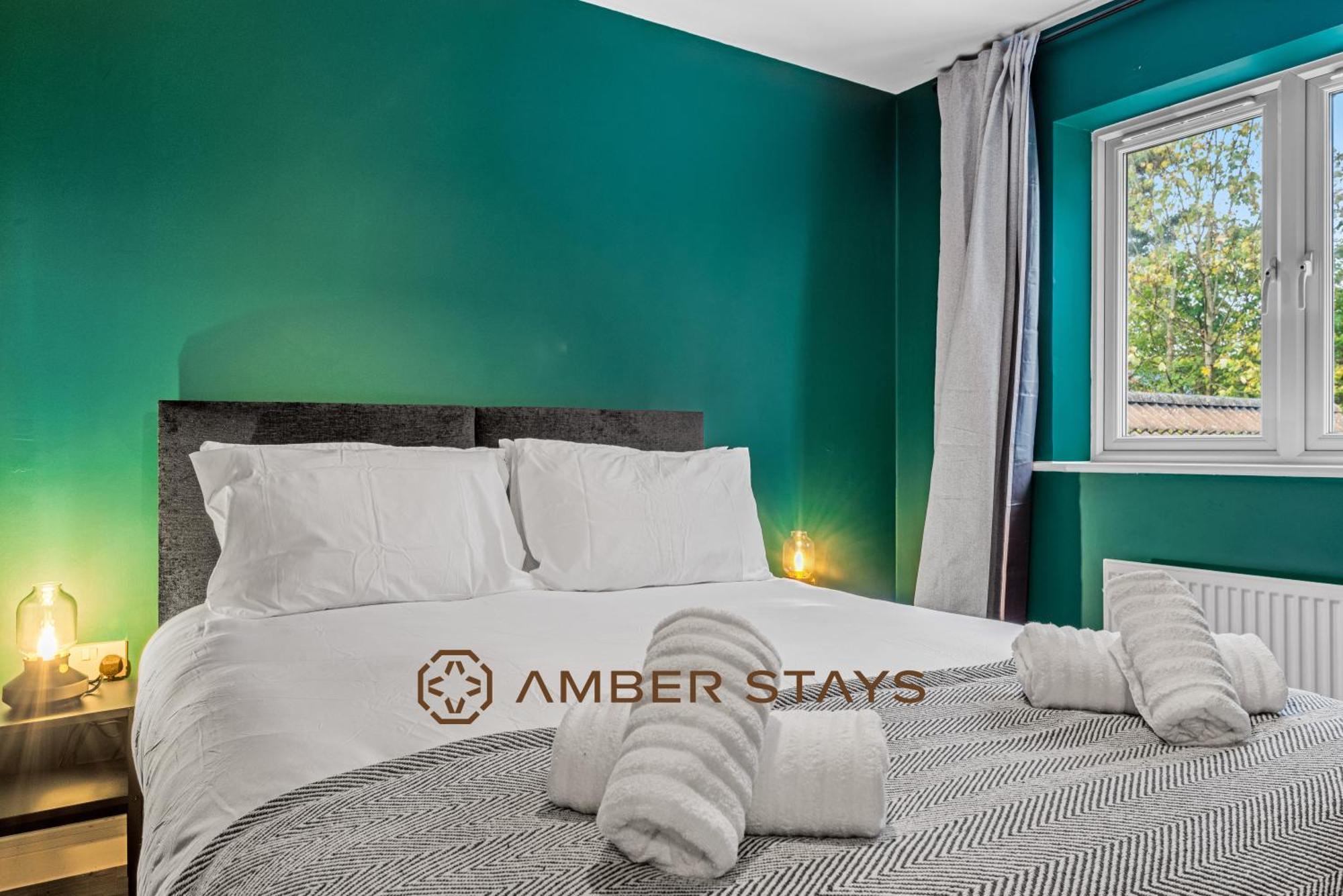 Spacious 5 Bed House In Reading By Amber Stays, Perfect For Business & Contractors, Sleeps 12! Екстер'єр фото