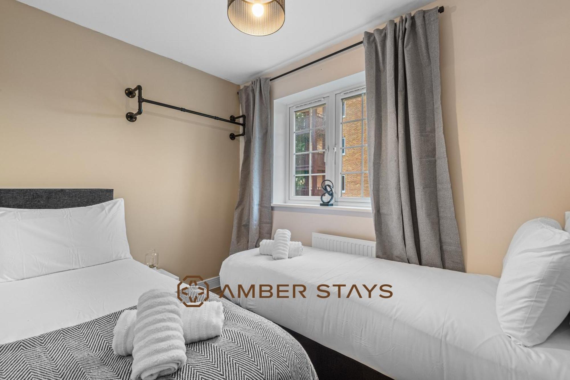 Spacious 5 Bed House In Reading By Amber Stays, Perfect For Business & Contractors, Sleeps 12! Екстер'єр фото