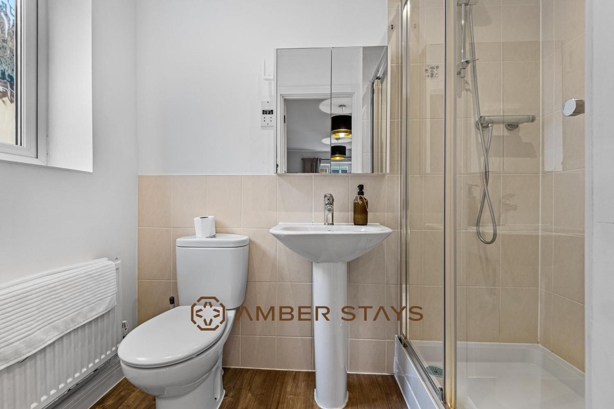 Spacious 5 Bed House In Reading By Amber Stays, Perfect For Business & Contractors, Sleeps 12! Екстер'єр фото